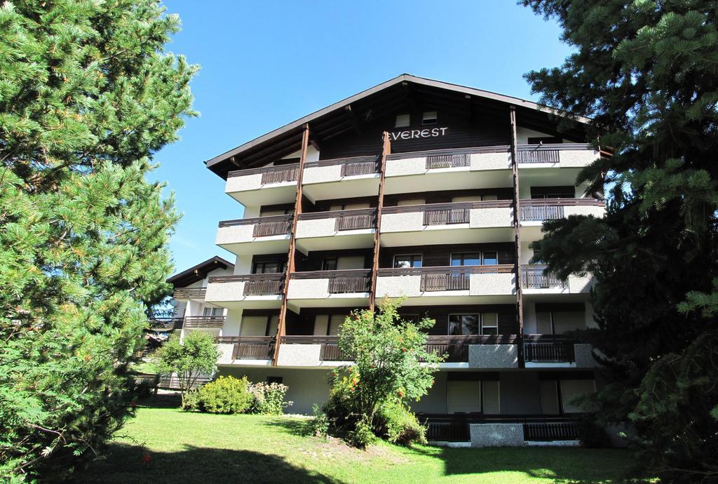 Everest Saas-Fee Bagian luar foto