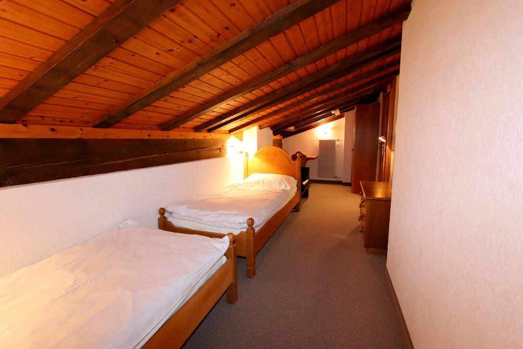 Everest Saas-Fee Bagian luar foto